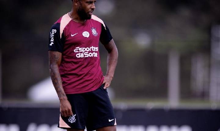 Alex Santana joga apenas dez minutos em um semestre e busca espaço com Diniz no Corinthians