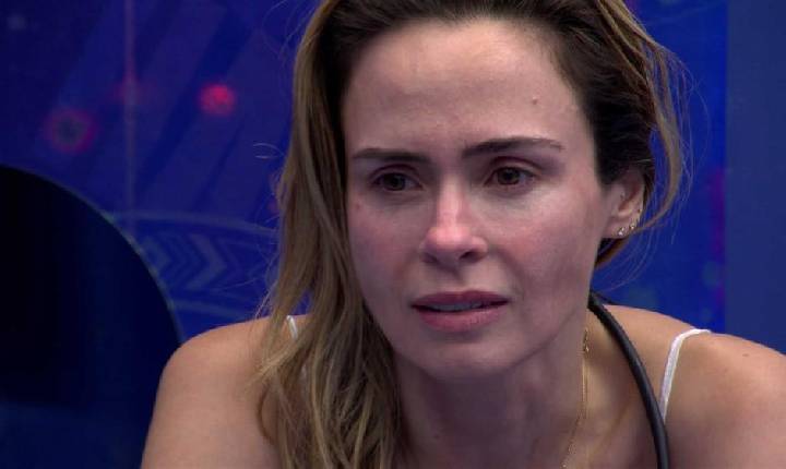 Ana Paula Renault chora e revela a Juliano Floss: 'Meu pai morreu'