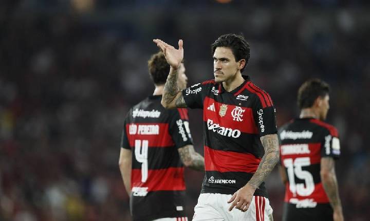 Análise: Flamengo volta a arriscar resultado mesmo com domínio e vence após acerto tático