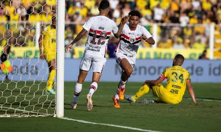 Análise: São Paulo abusa de erros, mas corrige rota e mantém série invicta no Brasileirão