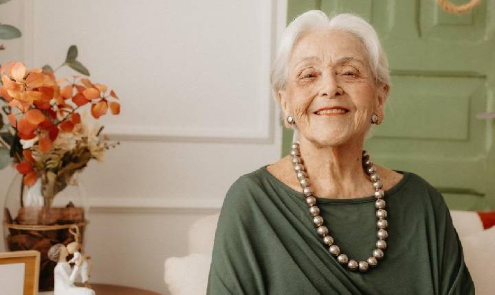 Aos 99 anos e com cinco trinetos, superidosa expõe rotina nas redes sociais e conquista internet: 'Sou digital influencer'