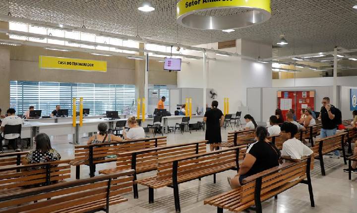 Barueri abre 13 novas vagas de emprego com salários de até R$ 3 mil