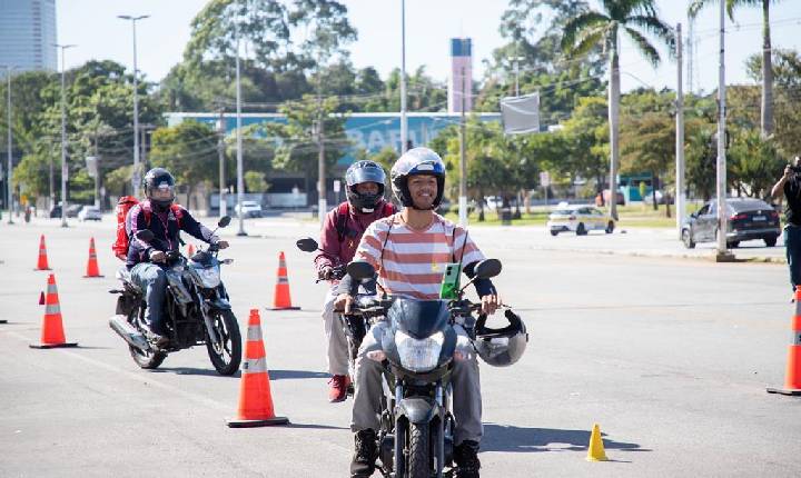 Barueri promove ação do Maio Amarelo voltada a motociclistas