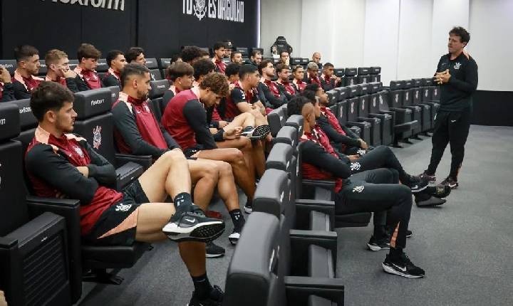 Bastidores: capitães do Corinthians se reuniram com Marcelo Paz para pedir permanência de Diniz