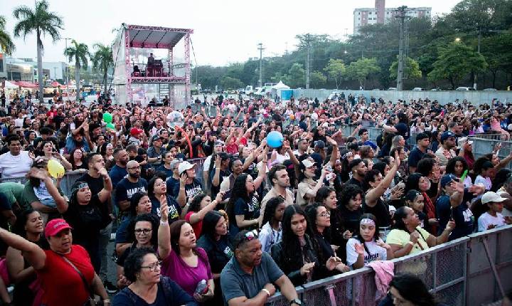 Celebra Barueri reúne milhares de pessoas em noite de música e fé
