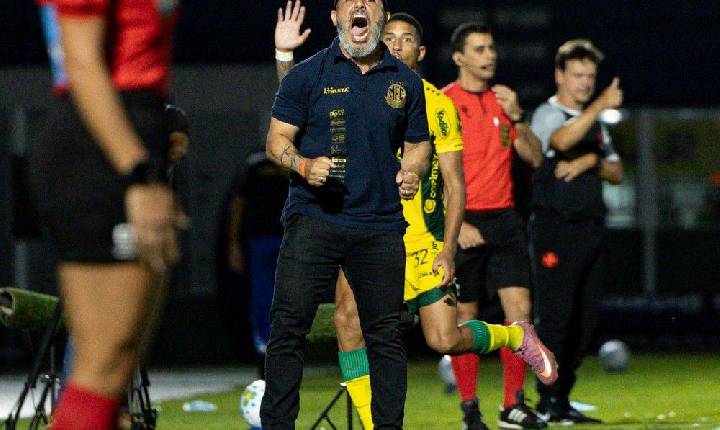 Com 100% contra Diniz, Mirassol de Guanaes revê o técnico 