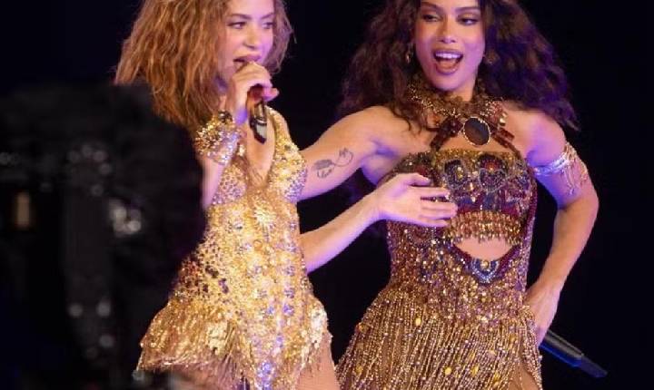 Combinando looks, Ivete Sangalo sobe ao palco com Shakira em Copacabana