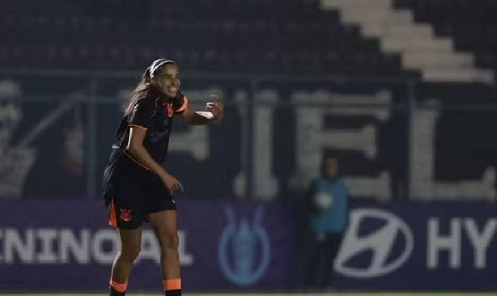 Corinthians vence o São Paulo e segue na liderança do Brasileiro Feminino