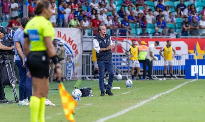 Cuca lamenta empate, diz que Santos merecia vencer o Bahia e avisa que vai cobrar o elenco