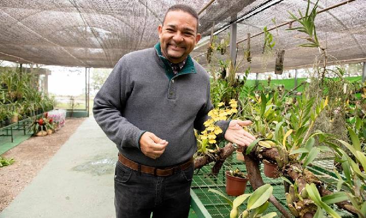 Curso gratuito forma 20 novos apaixonados por orquídeas em Barueri
