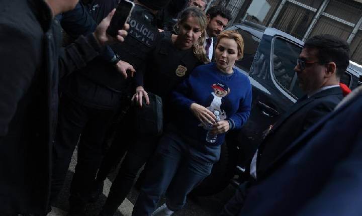 Deolane vivia com montantes de dinheiro espalhados pela casa, revela ex-diarista