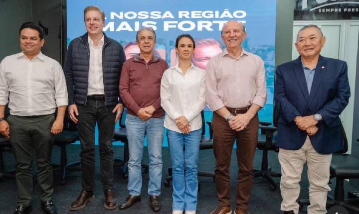 Em coletiva de imprensa realizada na última segunda-feira (20) Bruna Furlan e Igor Soares receberam o apoio do Ex-prefeito Rubens Furlan e dos Prefeitos Piteri, Dr. Sato e Teco