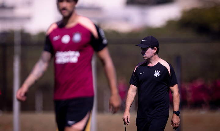 Escalação do Corinthians: Matheus Bidu ainda é dúvida, e Diniz pode improvisar na lateral esquerda