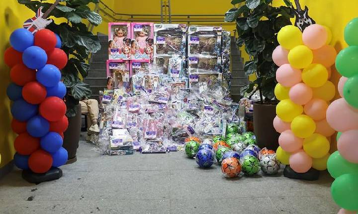 Família comemora Dia das Crianças com festa e distribuição de brinquedos
