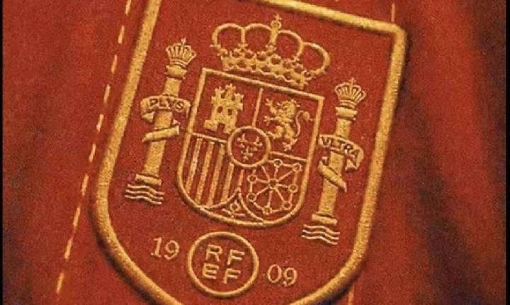 Federação Espanhola atualiza escudo com a segunda estrela pelo bi mundial