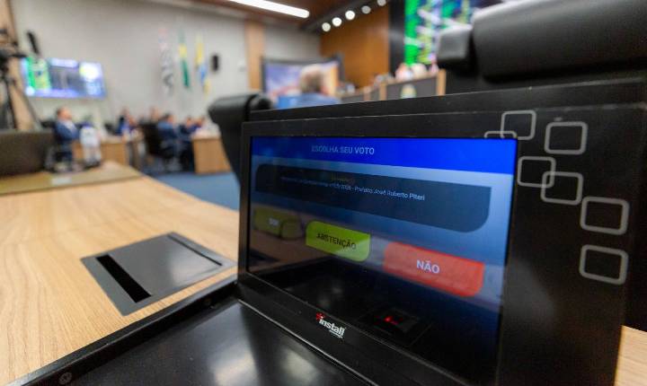 Licença-maternidade passa a valer também para adoção de adolescentes