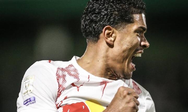 Lucas Barbosa comemora reabilitação do Bragantino após vitória sobre a Chapecoense