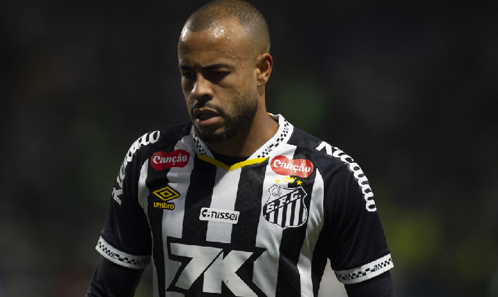 Mayke entra na Justiça para rescindir contrato com o Santos