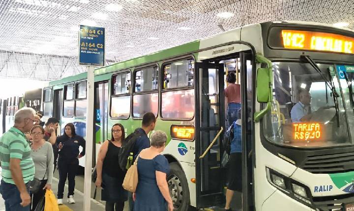 Mudanças em pontos de ônibus entram em vigor após reconfiguração viária da Castello