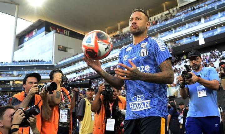 Neymar na Copa e estrutura: por que Santos vai mandar jogo pré-convocação na casa do Corinthians