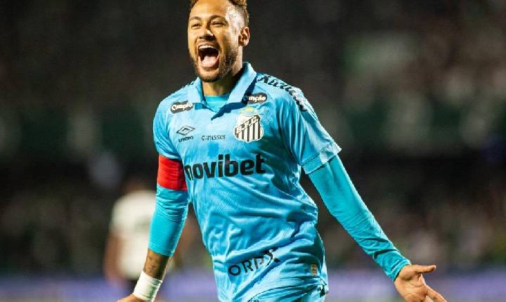 Neymar rebate provocação de torcedores do Coritiba; veja a reação do jogador do Santos