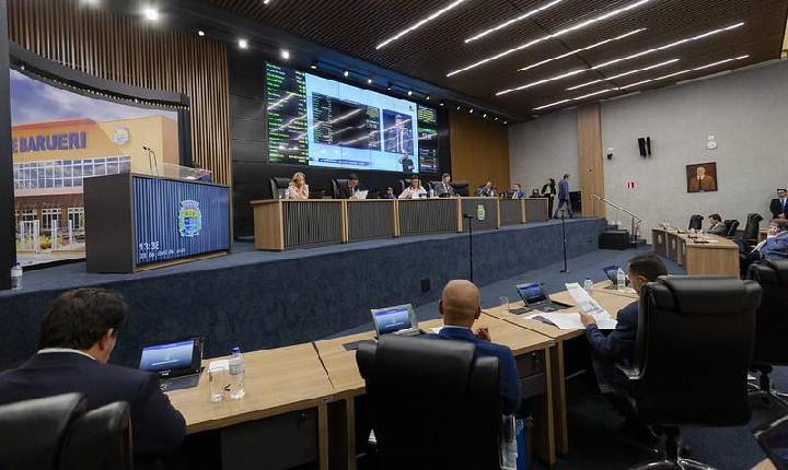 Nova lei reorganiza serviço de táxi em Barueri