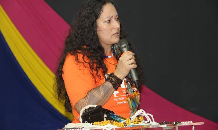 Palestra aborda violência doméstica, abuso infantil, silêncio, denúncia e acolhimento