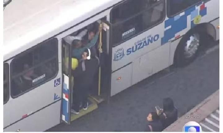 Passageiros reclamam de demora, superlotação e motoristas que não sabem caminho de ônibus do Paese no 2° dia de greve da CPTM em SP