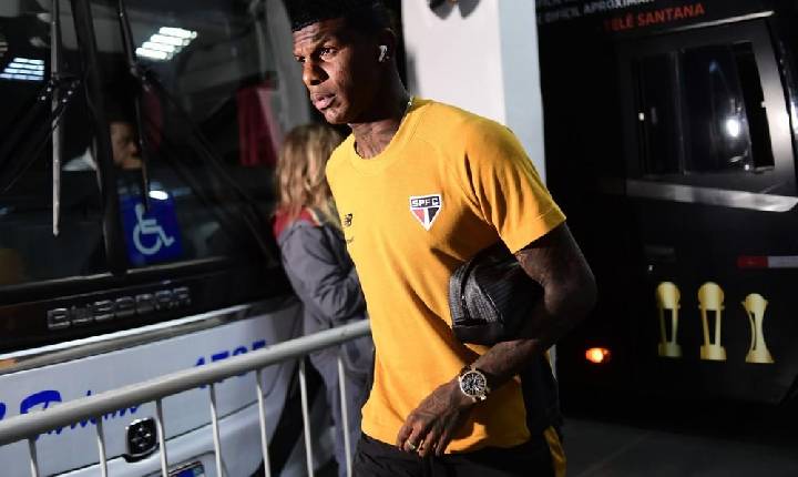 Santos demonstra interesse em contratar Arboleda, do São Paulo