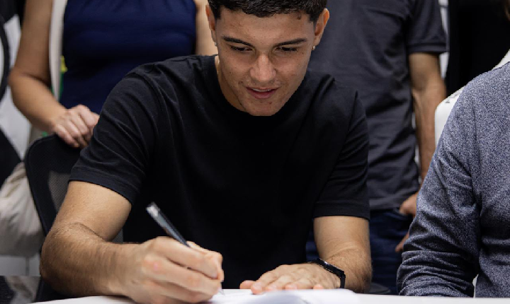 Santos renova contrato do meia Samuel Pierri, de 18 anos