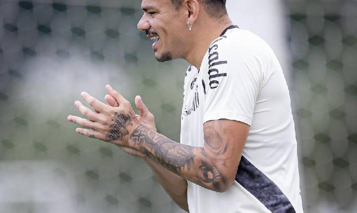 Tiquinho Soares cobra atrasos de salário na Justiça e rescinde contrato com o Santos