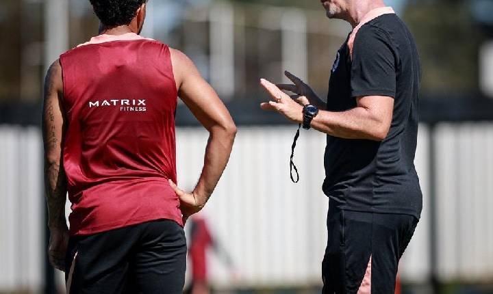 Treino do Corinthians: Diniz faz coletivo e testa escalação para jogo com o Remo