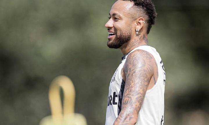 Virose tira Neymar de treino, mas craque deve reforçar o Santos na Copa Sul-Americana