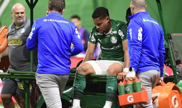 Vitor Roque volta a sentir dores e é substituído com 15 minutos em Palmeiras x Jacuipense