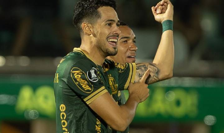 Zagueiro do Mirassol celebra 1° gol na Libertadores na carreira: 