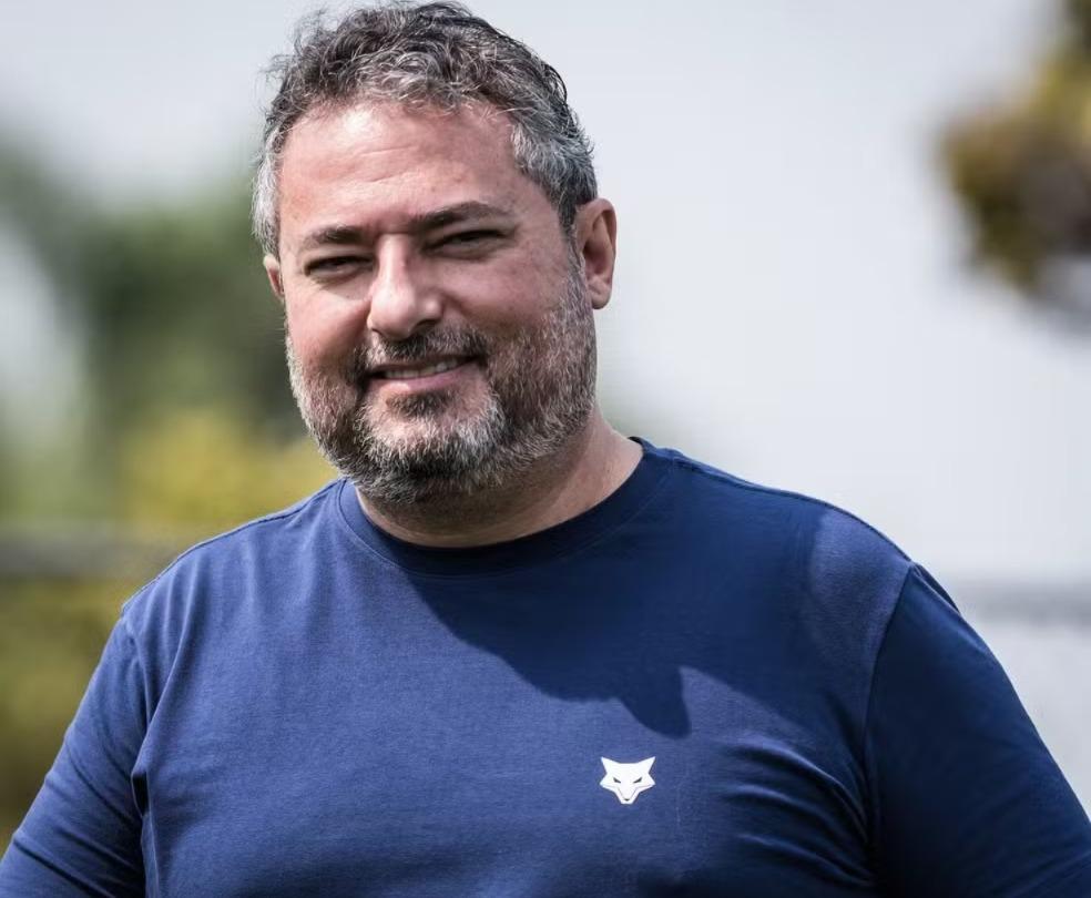 Alexandre Mattos chega a Santos e tem encontro com a diretoria do Peixe