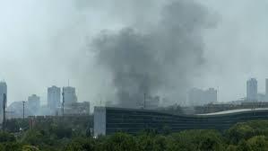 Israel ataca prisão política iraniana e central nuclear de Fordow; Irã responde com mísseis