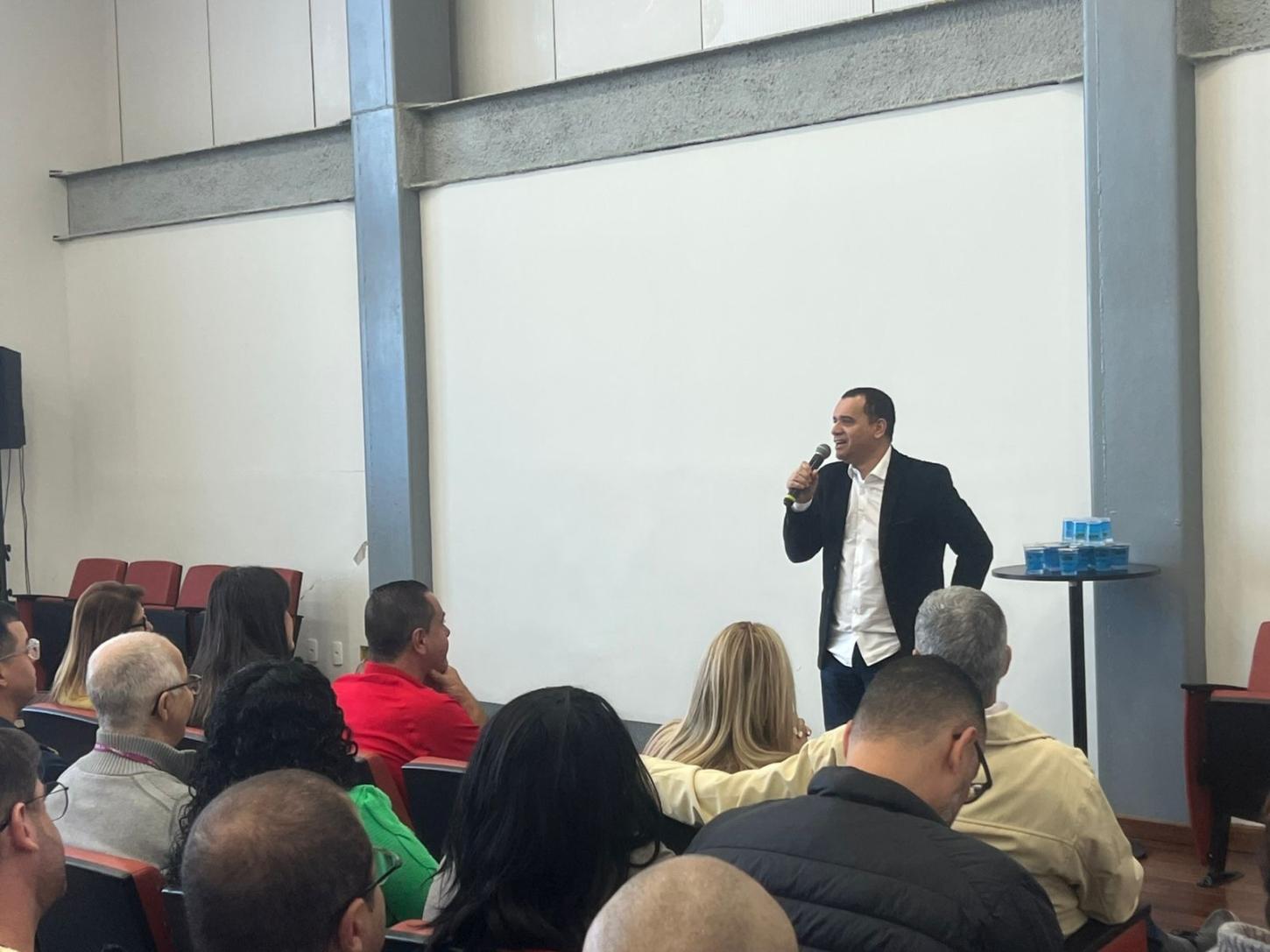 Ao lado do Secretário dos Direitos das Pessoas com Deficiência Professor Carlinhos o Secretário de Esportes Tom Moisés realiza Capacitação dos Professores no retorno às aulas