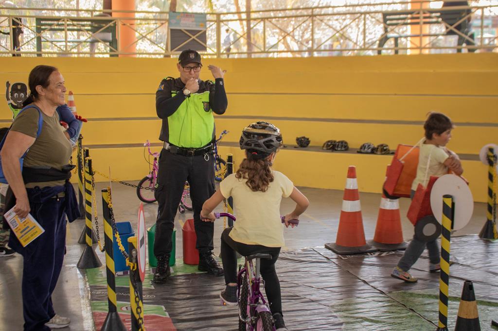 Brincando nas Férias com a Semurb já começou no Parque Municipal de Barueri