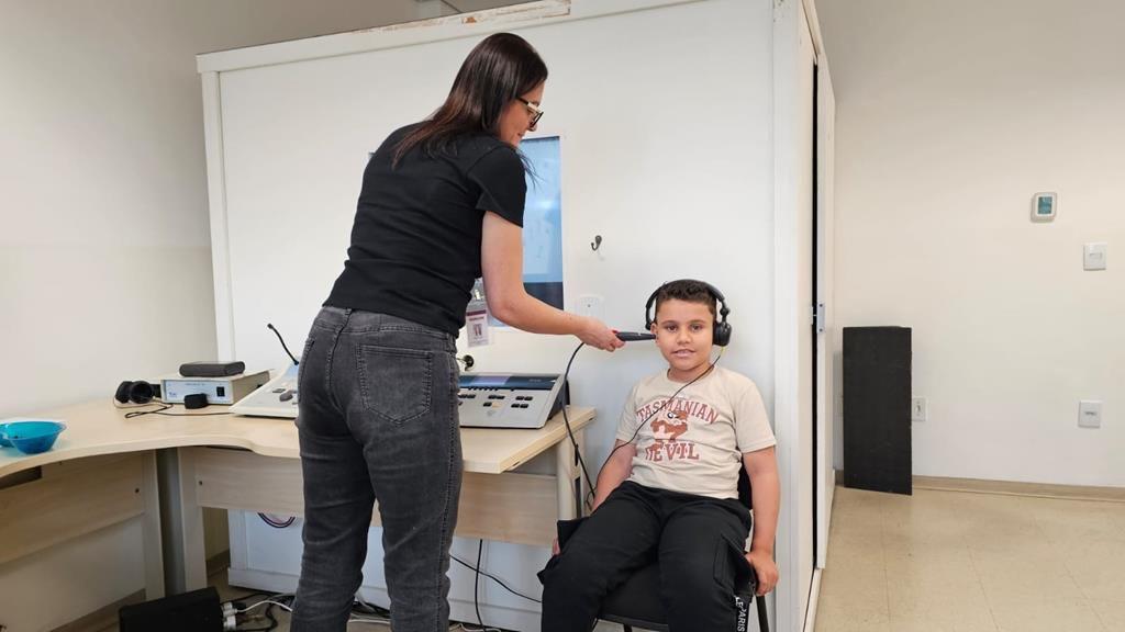Com método inovador e tecnológico, Educação de Barueri realiza busca ativa em estudantes com deficiência auditiva