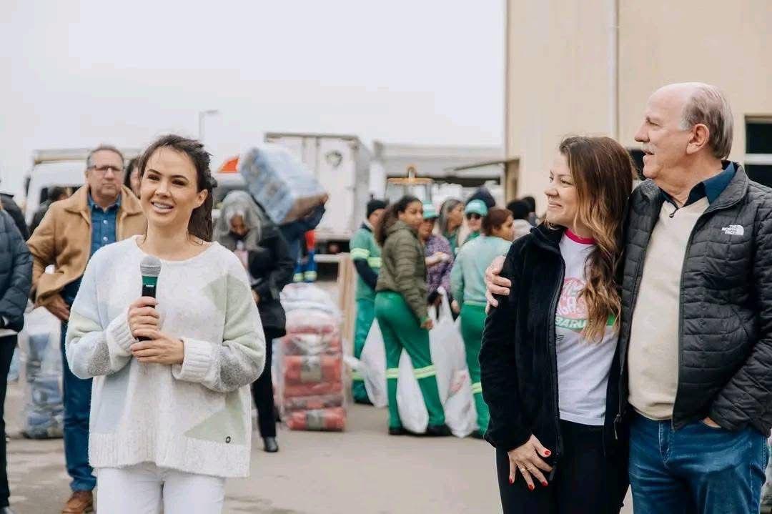 Deputada Estadual Bruna Furlan participou da entrega da campanha do agasalho ao lado do Prefeito de Barueri Beto Piteri