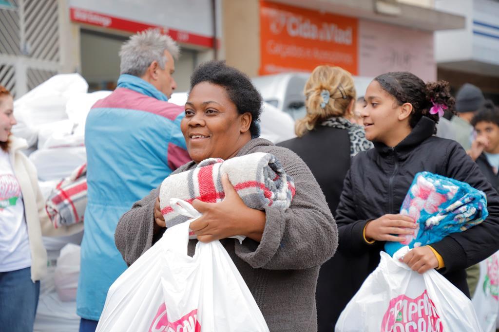 Prefeitura de Barueri alerta: campanha do agasalho 2025 é alvo de fake news