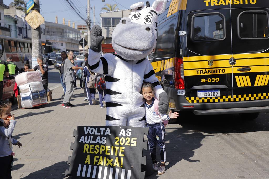 Semurb realiza ações educativas de trânsito para alunos da rede municipal de Barueri