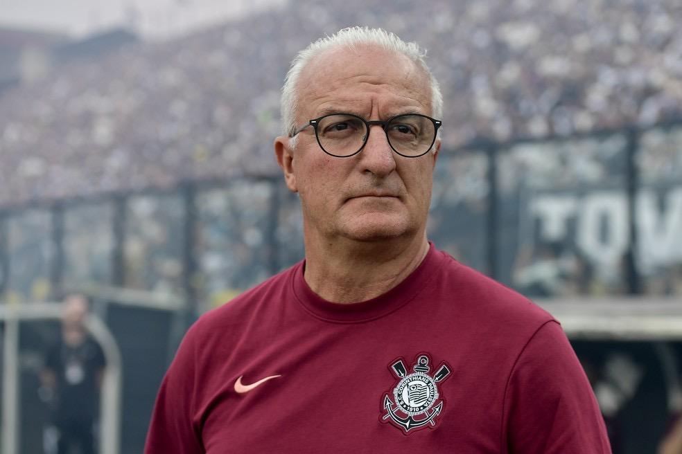 Dorival Júnior exalta vitória do Corinthians, explica Garro no banco e lamenta gols bobos