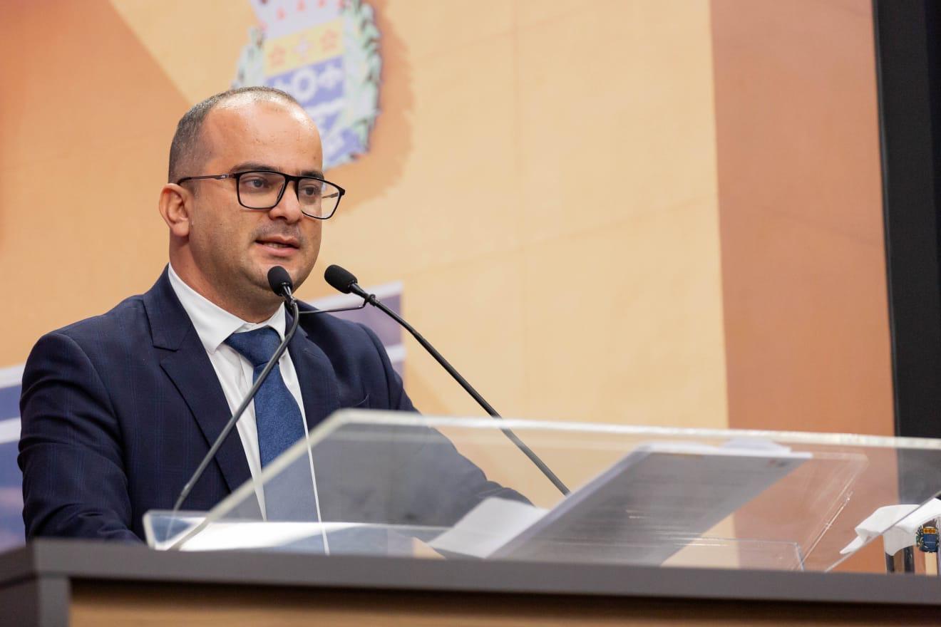 Vereador Levi Gobert propõe viaduto entre bairros e Centro de Referência do Autismo em Barueri