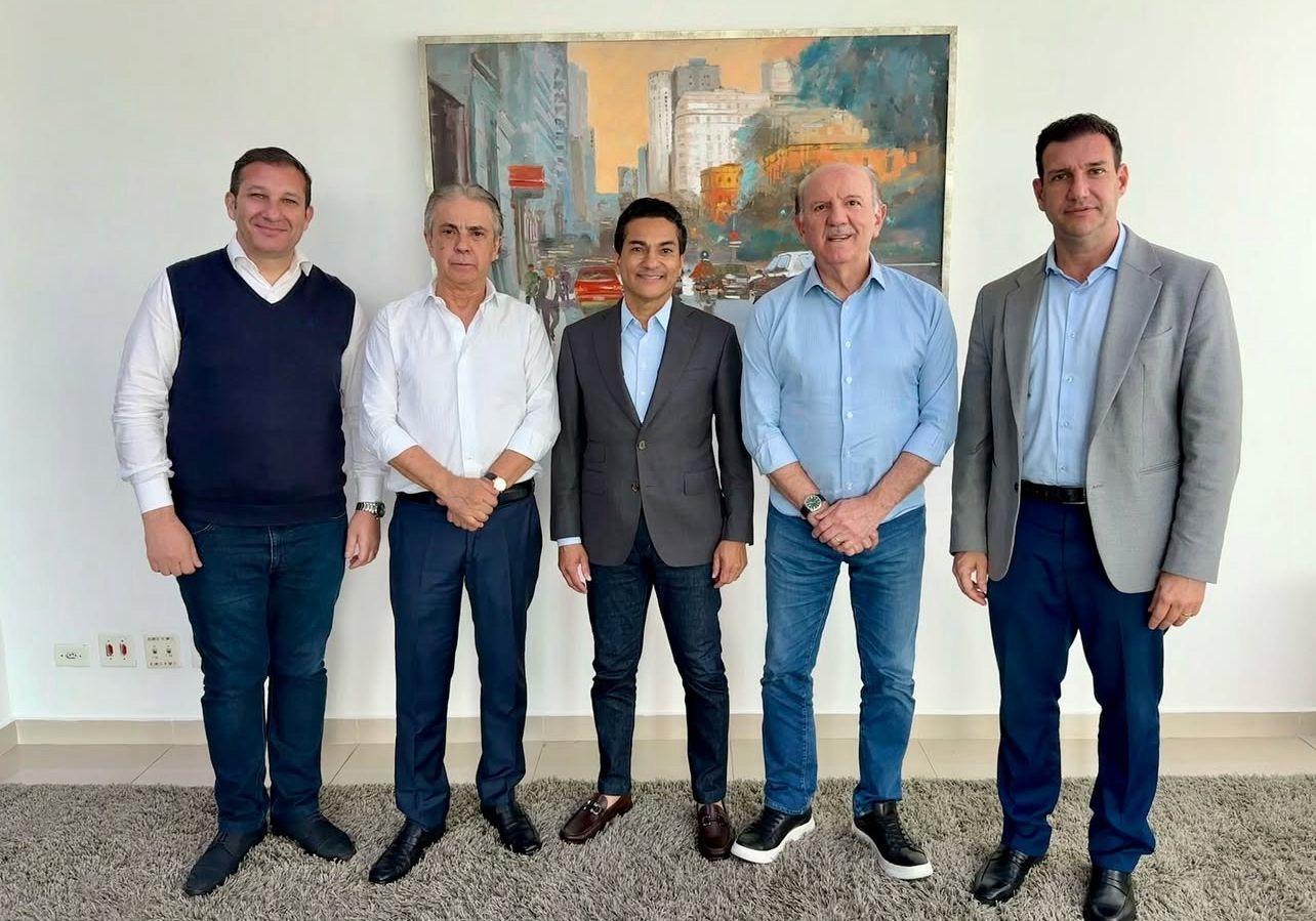 Ao lado do Ex-Prefeito Rubens Furlan o atual Prefeito de Barueri Beto Piteri recebeu o Presidente da Câmara Municipal Wilson Zufa e o Deputado Federal Marcos Pereira