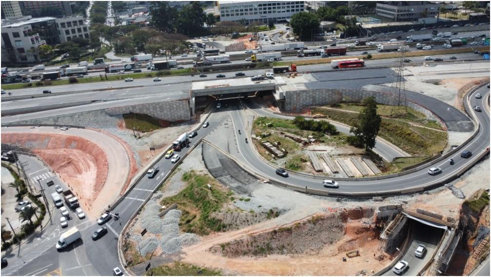 Lançamento de vigas na Castello Branco altera trânsito em Barueri nesta terça (9)