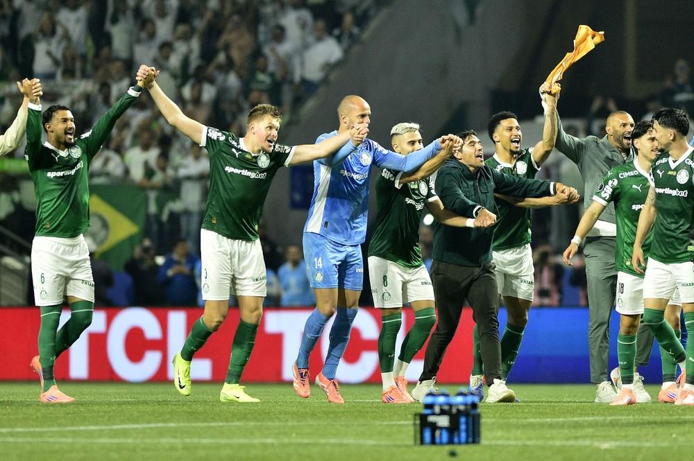 Abel chora após classificação do Palmeiras à final da Libertadores: 