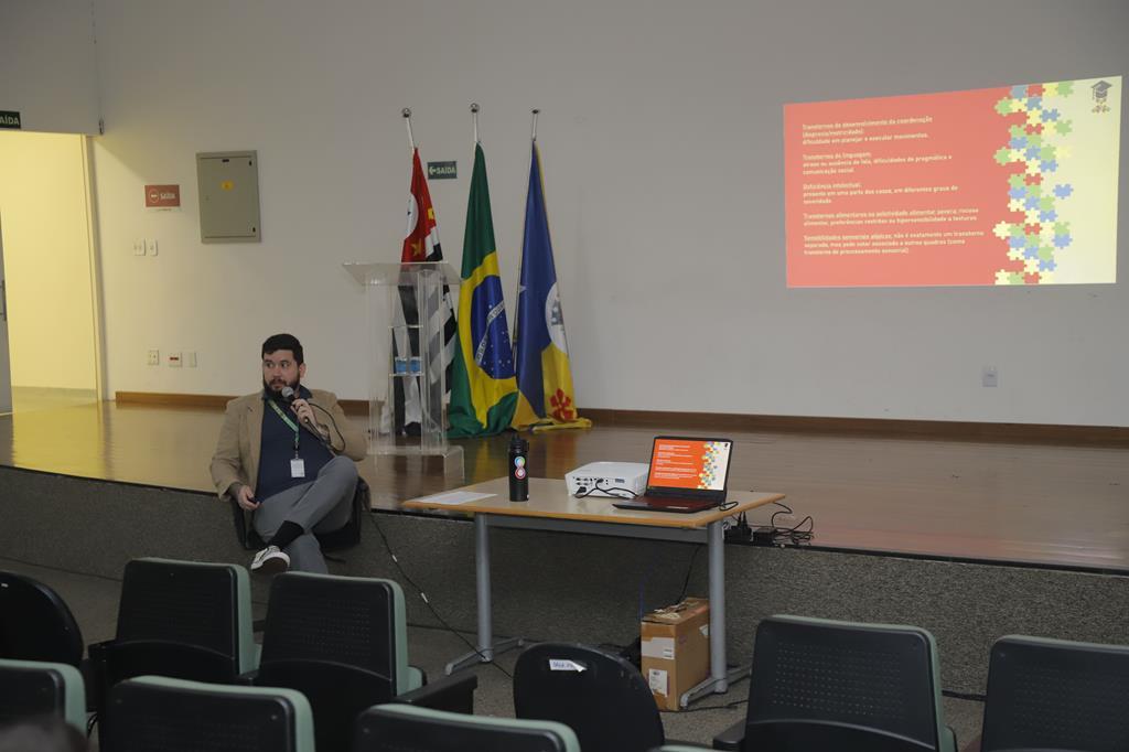 Capacitação no Cretea aborda transtornos associados ao TEA e estratégias de acolhimento