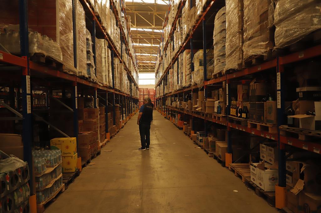 Perigo nas garrafas: autoridades alertam para bebidas alcoólicas contaminadas